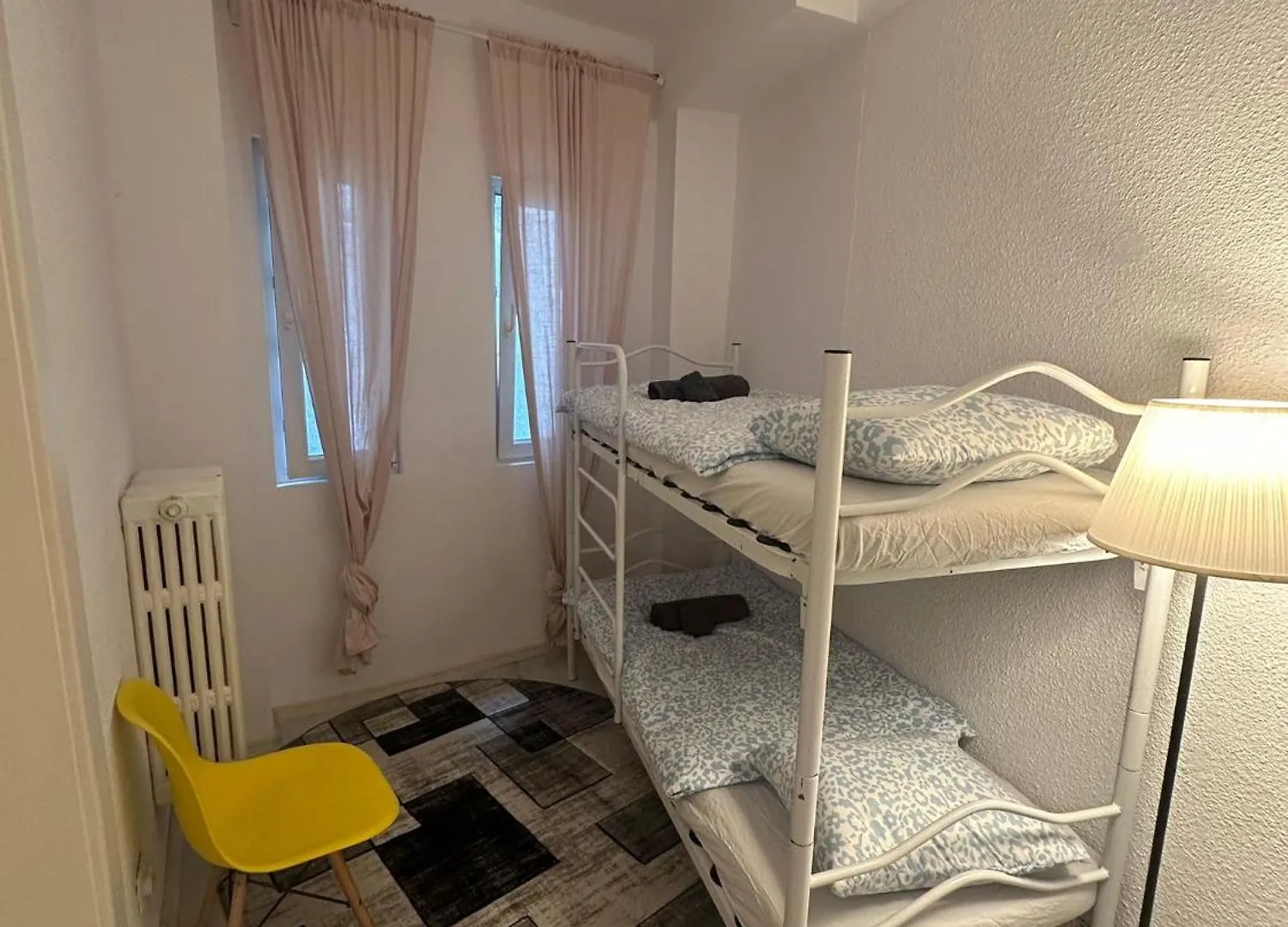 Group Old Town Apartment Boekarest